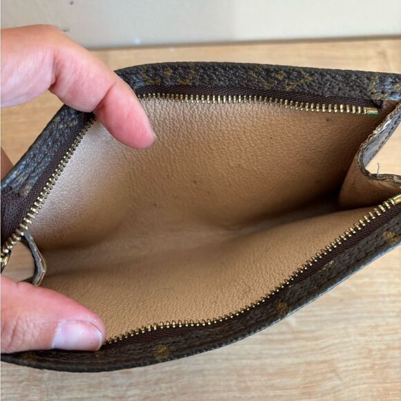 Authentic Louis Vuitton monogram clutch cosmetic case - Picture 5 of 7